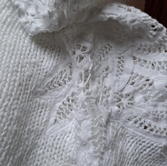 Vintage white sweater With Tatting - Picture 7 of 7